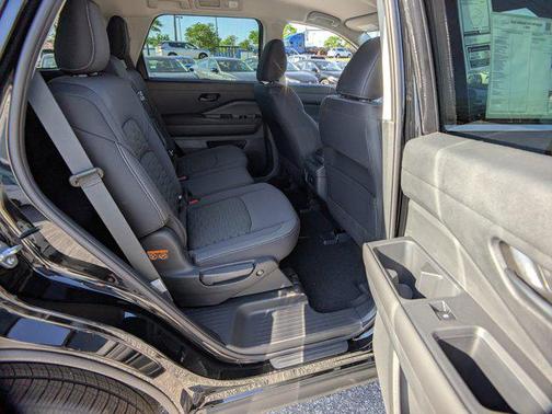 2025 Nissan Pathfinder S 4WD