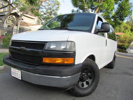 Summit White 2014 Chevrolet Express 1500 LT