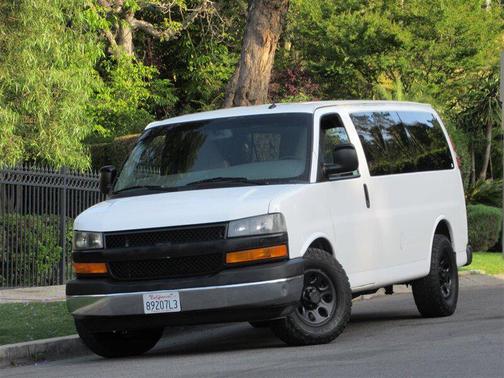 Summit White 2014 Chevrolet Express 1500 LT