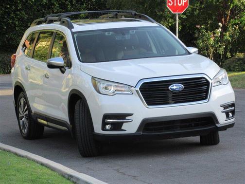 Crystal White Pearl 2019 Subaru Ascent Touring 7-Passenger