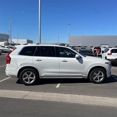 2016 Volvo XC90 T5 Momentum