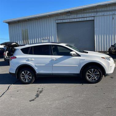 2017 Toyota RAV4 Hybrid XLE