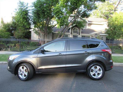 Ruby Red Metallic Tinted Clearcoat 2016 Ford Escape SE