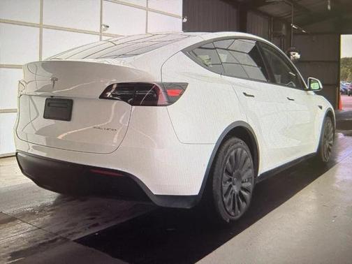 2022 Tesla Model Y Long Range Dual Motor All-Wheel Drive
