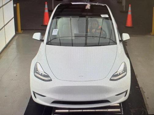 2022 Tesla Model Y Long Range Dual Motor All-Wheel Drive