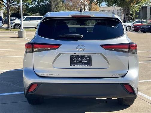 2023 Toyota Highlander LE