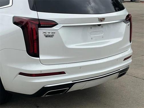 2022 Cadillac XT6 Premium Luxury FWD