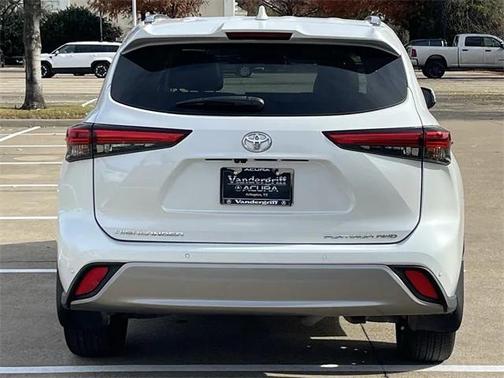 2022 Toyota Highlander Platinum