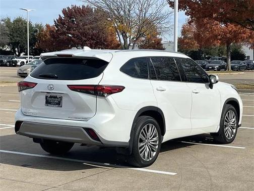 2022 Toyota Highlander Platinum