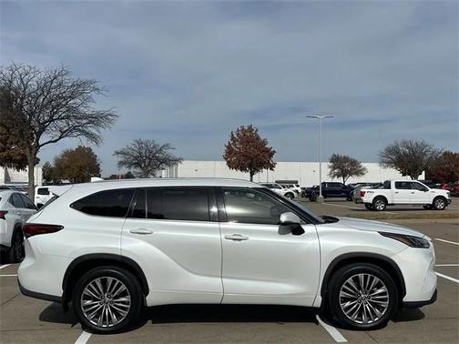 2022 Toyota Highlander Platinum