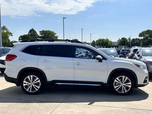Crystal White Pearl 2022 Subaru Ascent Limited 8-Passenger