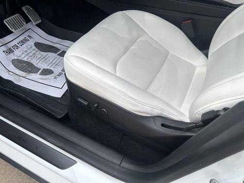 2022 Tesla Model Y Long Range Dual Motor All-Wheel Drive