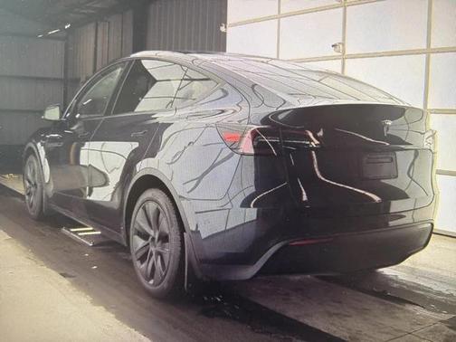 2024 Tesla Model Y RWD