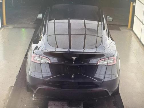 2024 Tesla Model Y RWD