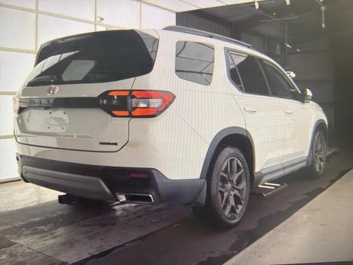 2024 Honda Pilot Touring 8-Passenger