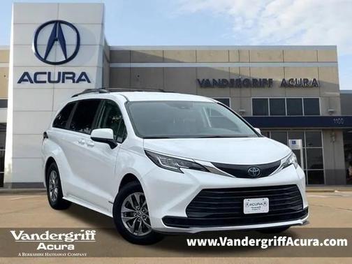 2021 Toyota Sienna LE