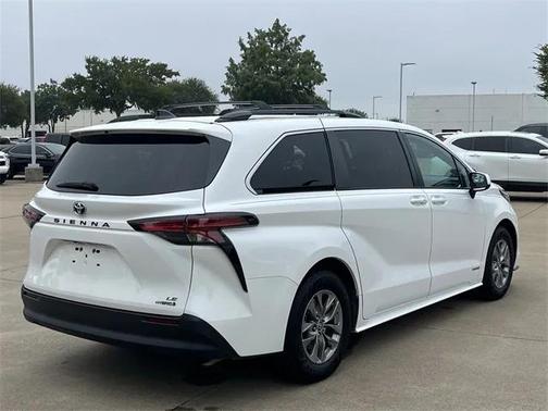 2021 Toyota Sienna LE