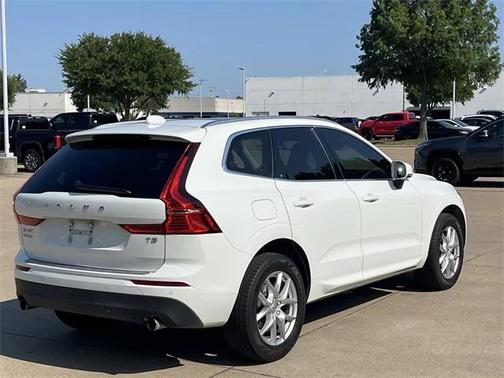 2021 Volvo XC60 T5 Momentum