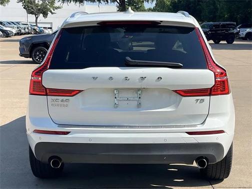 2021 Volvo XC60 T5 Momentum