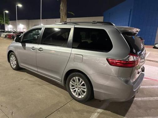 2017 Toyota Sienna XLE