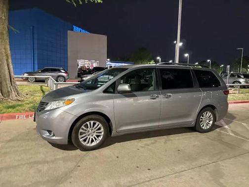 2017 Toyota Sienna XLE