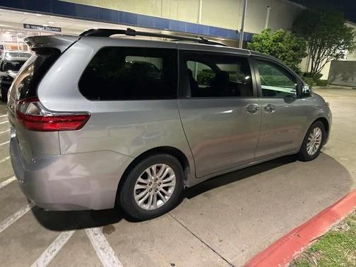 2017 Toyota Sienna XLE