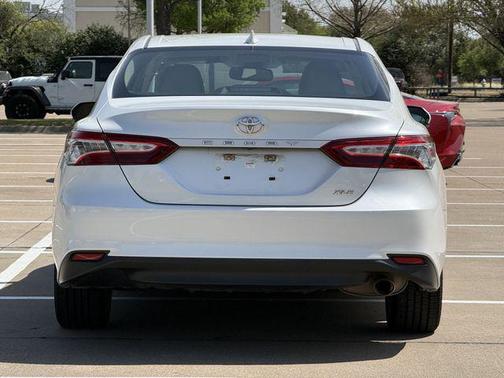 Wind Chill Pearl 2019 Toyota Camry XLE