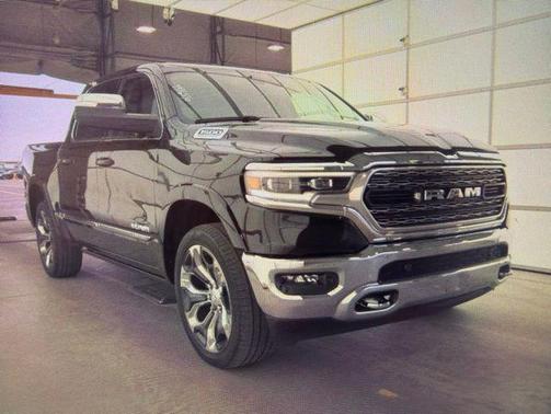 Diamond Black Crystal Pearlcoat 2023 RAM 1500 Limited