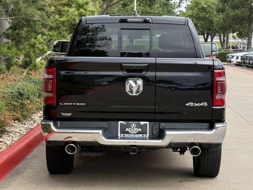 Diamond Black Crystal Pearlcoat 2023 RAM 1500 Limited
