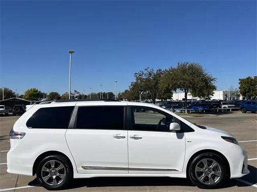 2019 Toyota Sienna SE Premium
