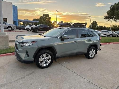 2020 Toyota RAV4 XLE