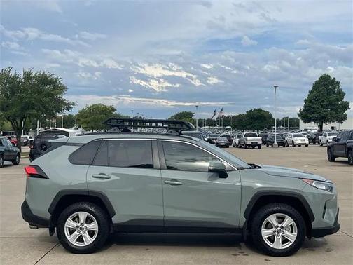 2020 Toyota RAV4 XLE