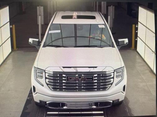 White Frost Tricoat 2022 GMC Sierra 1500 Denali