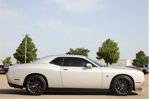 Photo 3 of 29 of 2020 Dodge Challenger R/T Scat Pack