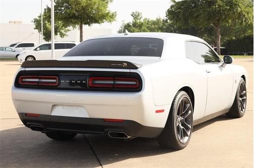 Photo 4 of 29 of 2020 Dodge Challenger R/T Scat Pack