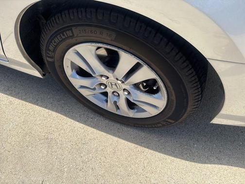 Alabaster Silver Metallic 2012 Honda Accord SE