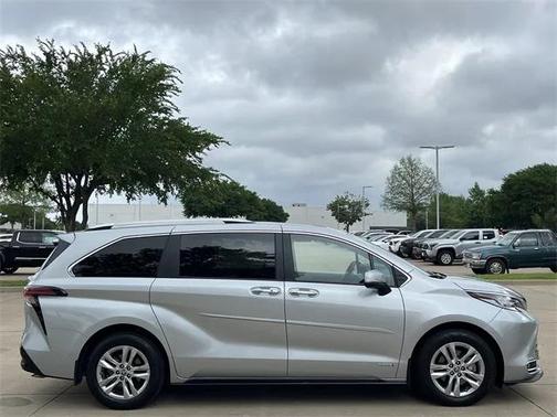 2021 Toyota Sienna Limited 7-Passenger