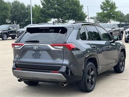 2020 Toyota RAV4 Hybrid SE