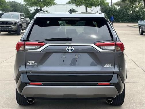 2020 Toyota RAV4 Hybrid SE
