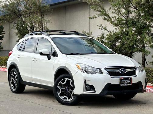Crystal White Pearl 2017 Subaru Crosstrek 2.0i Limited