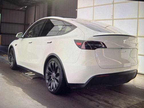 Pearl White Multi-Coat 2023 Tesla Model Y Performance Dual Motor All-Wheel Drive