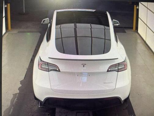 Pearl White Multi-Coat 2023 Tesla Model Y Performance Dual Motor All-Wheel Drive