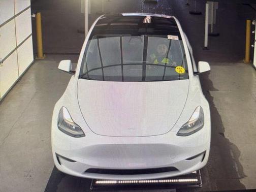 Pearl White Multi-Coat 2023 Tesla Model Y Performance Dual Motor All-Wheel Drive