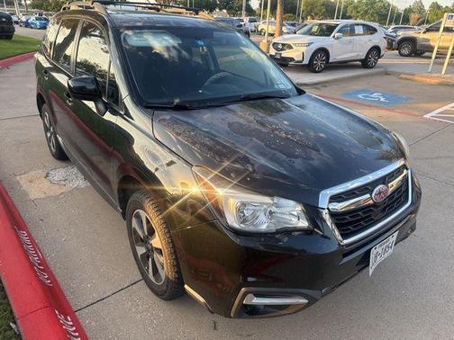 Crystal Black Silica 2017 Subaru Forester 2.5i Premium