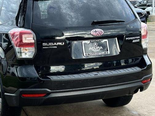 Crystal Black Silica 2017 Subaru Forester 2.5i Premium