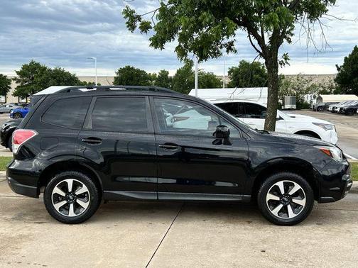 Crystal Black Silica 2017 Subaru Forester 2.5i Premium