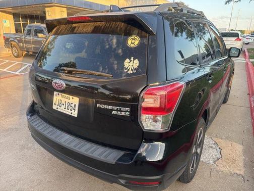 Crystal Black Silica 2017 Subaru Forester 2.5i Premium