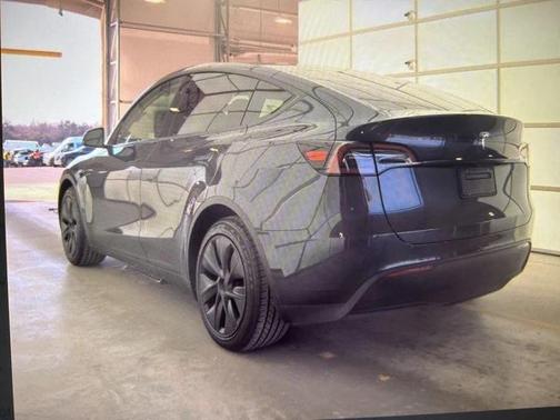 2024 Tesla Model Y Long Range Dual Motor All-Wheel Drive