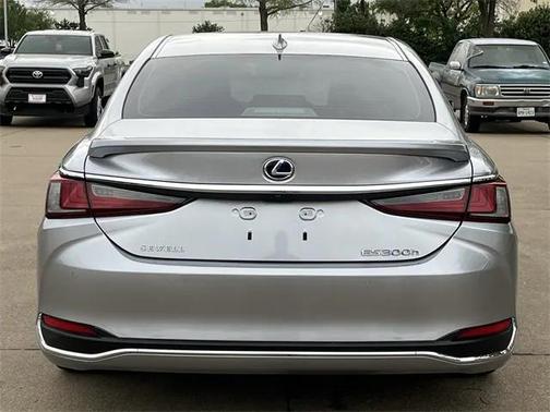 2022 Lexus ES 300h Base