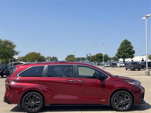 2021 Toyota Sienna XSE 7 Passenger